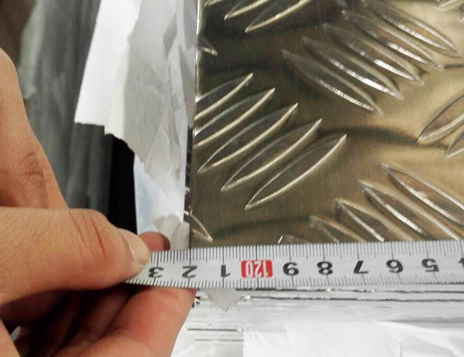 Placa Antiderrapante de Aluminio 5 Barras